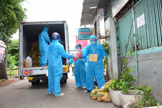Chùa Hoằng Pháp: Tiếp tục hỗ trợ người dân khó khăn trong đại dịch Covid (đợt 8)